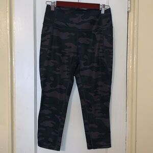 Sculpt Revolution Cropped Leggings - Women’s Medium